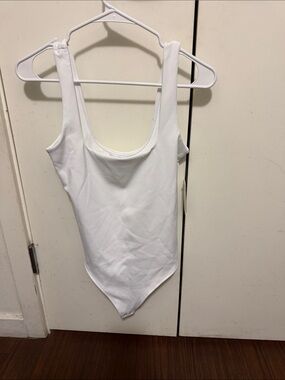 Good American White Scoop Neck Bodysuit